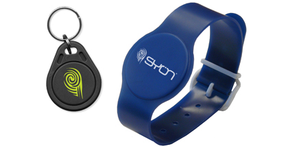pulseras y llaveros RFID con chip de proximidad sin contacto para control de accesos, silicona, plástico, personalizados